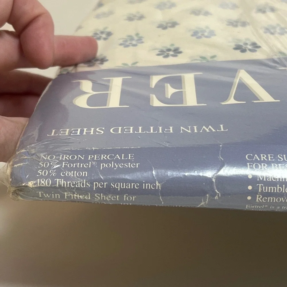 Vintage 1987 Dan River Twin Fitted Sheet Blue Floral Sprig Percale Made in USA